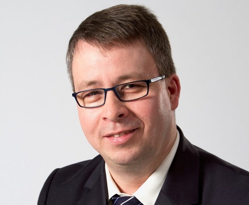 Porträtbild von Oliver Schacht
