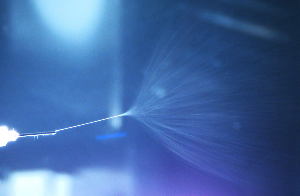 Abb 1_Elektrospinning_Polymer Jet_Foto Ruben Daum NMI.JPG