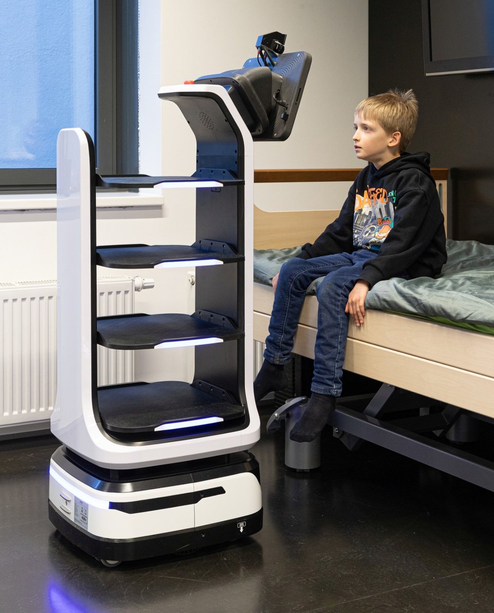 Roboter-am-Bett-small.jpg