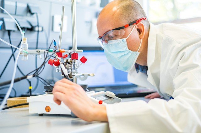 Dr. Leonardo Castañeda-Losada Fraunhofer