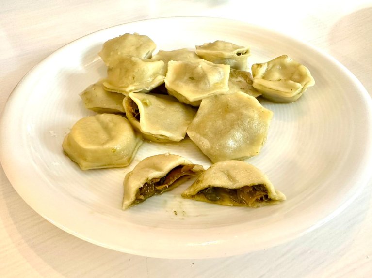Shown is a plate with tortelloni and microalgae fillingPicture source: University of Hohenheim / Lena Kopp | more press photos in print quality