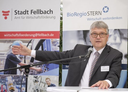 Dr. Klaus Eichenberg, Geschäftsführer der BioRegio STERN Management GmbH begrüßte die Gäste auf dem Sommerempfang 2019.