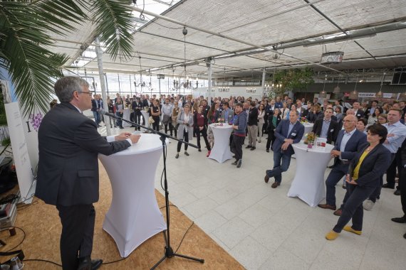 Host Dr. Klaus Eichenberg, Managing Director of BioRegio STERN Management GmbH, welcomes the guests.
