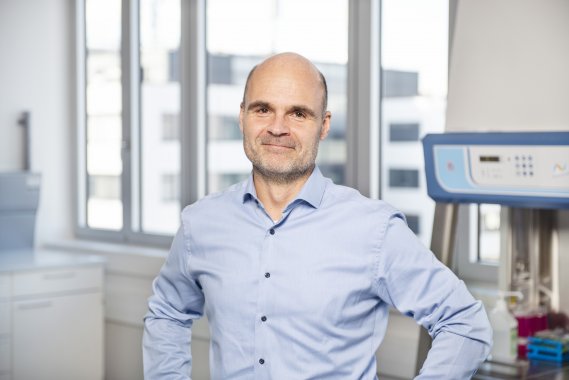 Porträtbild des COO der Noscendo GmbH, Dr. Marcus Benz